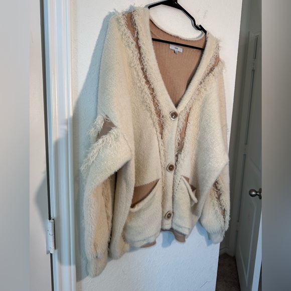 Fate Oversized Distressed Cream Button Up Sweater Womens Size Medium - Picture 2 of 9